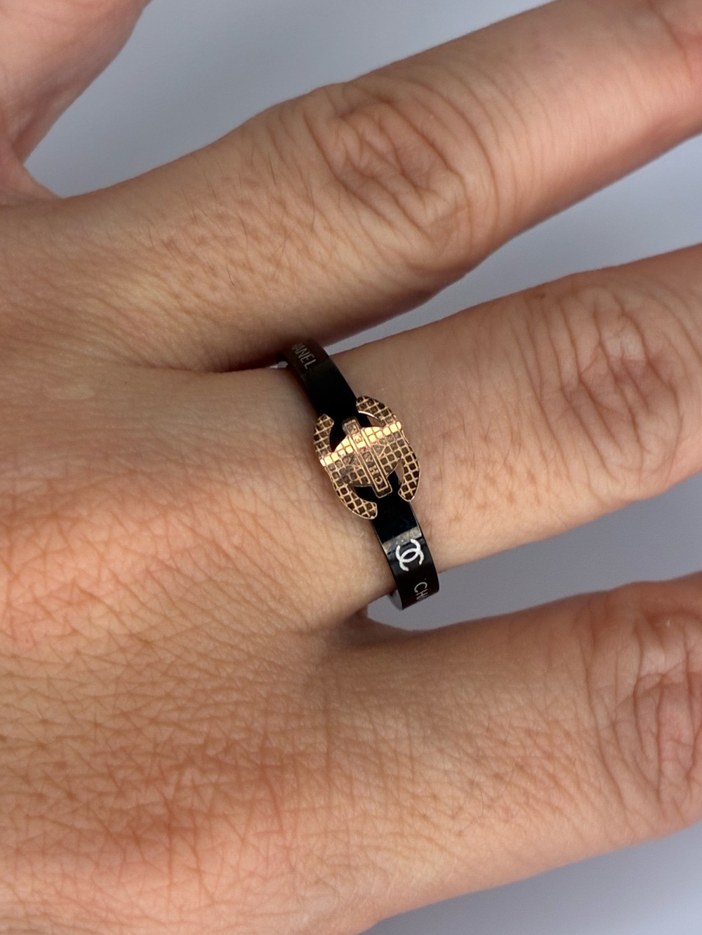 Vintage Black Band with Gold Embellished Logo Ring - Size 7